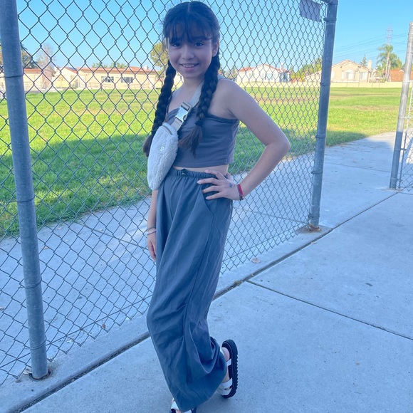 KIDS & XS WOMENS CLOSET 💗 - Picture 4 of 8